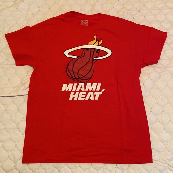 Men’s Miami Heat T-Shirt, Red, Size = M - Picture 3 of 3